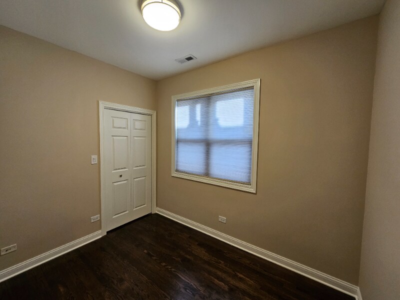 Building Photo - 6330 S Ingleside Ave