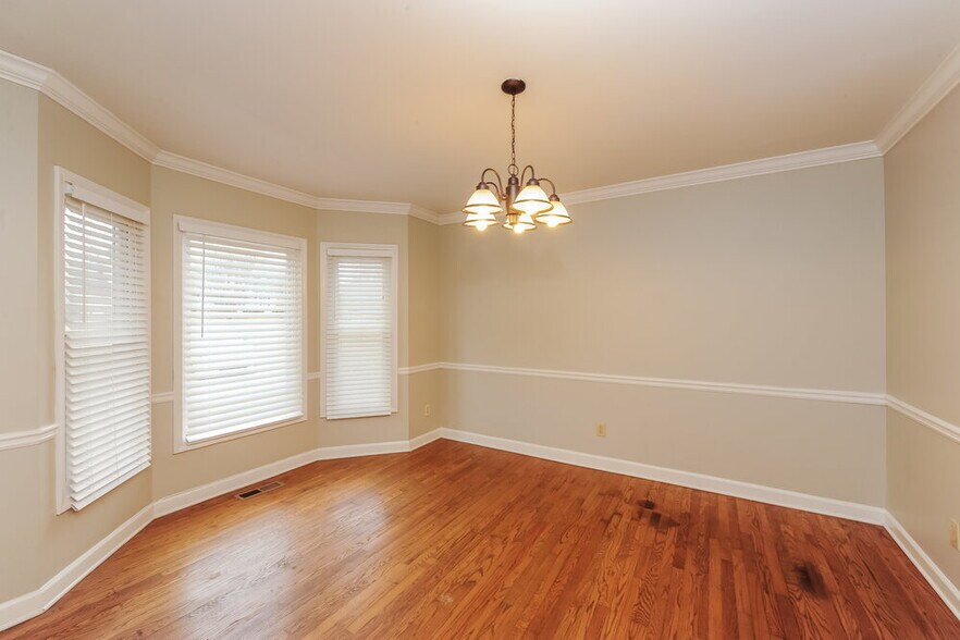Building Photo - 1798 Poinsettia Dr