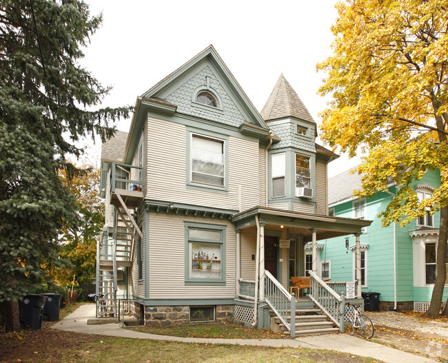 Primary Photo - 123 N State St