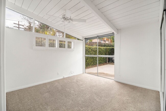 Building Photo - Stunning Woodland Hills Pool Home – South ...