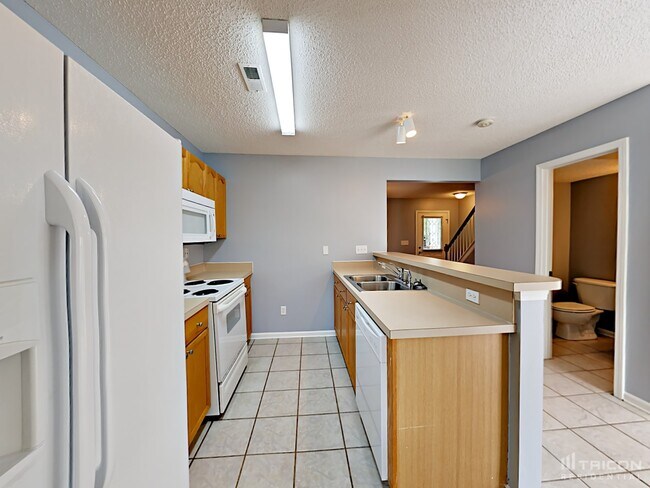 Building Photo - 7525 Rolling Meadows Ln
