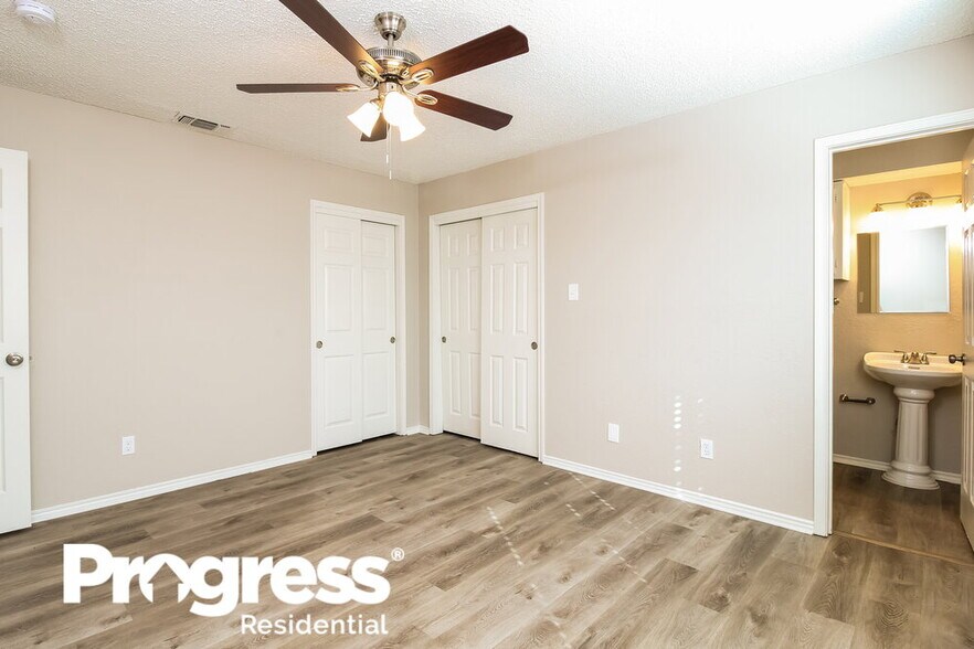 Building Photo - 409 Pace Dr