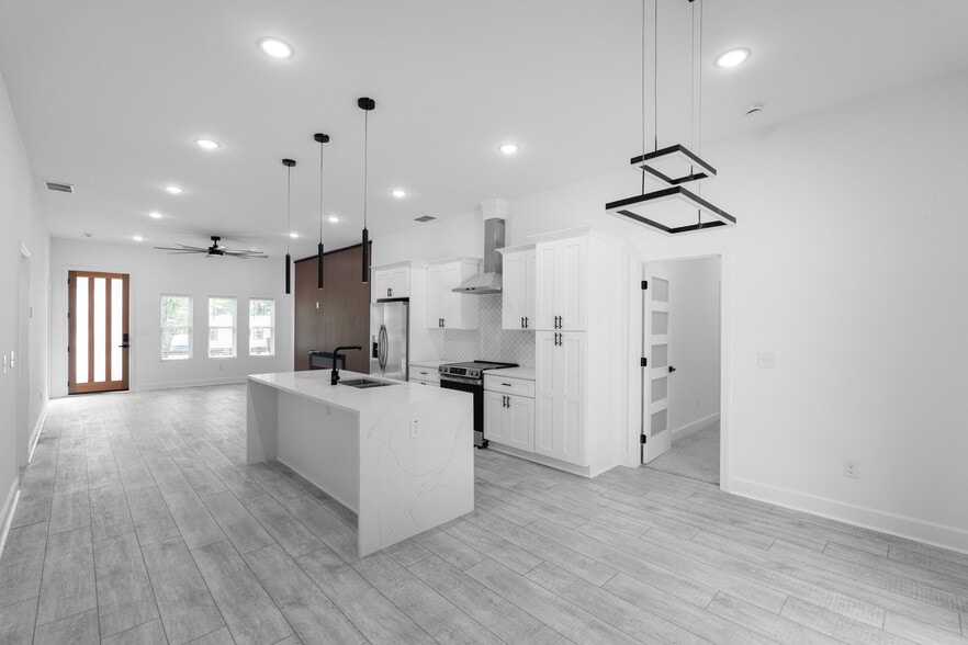 Building Photo - 101 Howell Dr SW