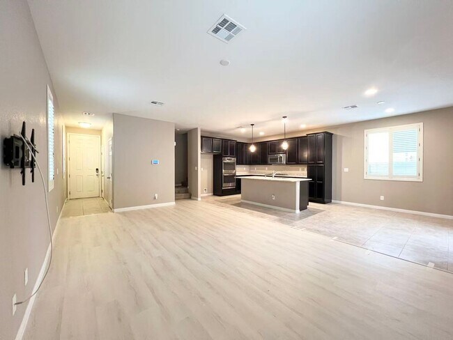 Building Photo - 10530 Siesta Key St