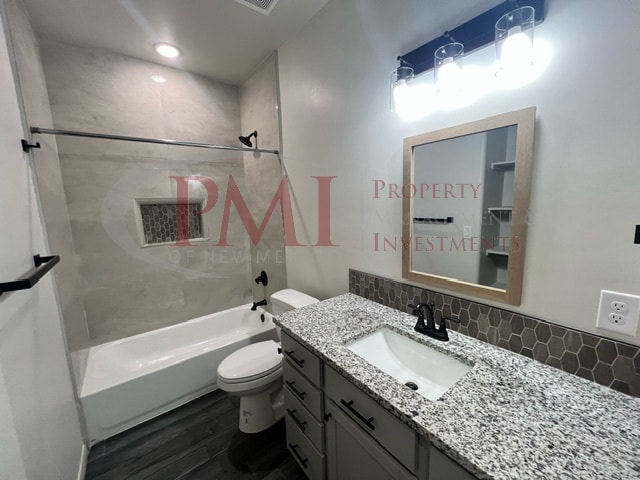 Building Photo - 5491 Ledesma Dr