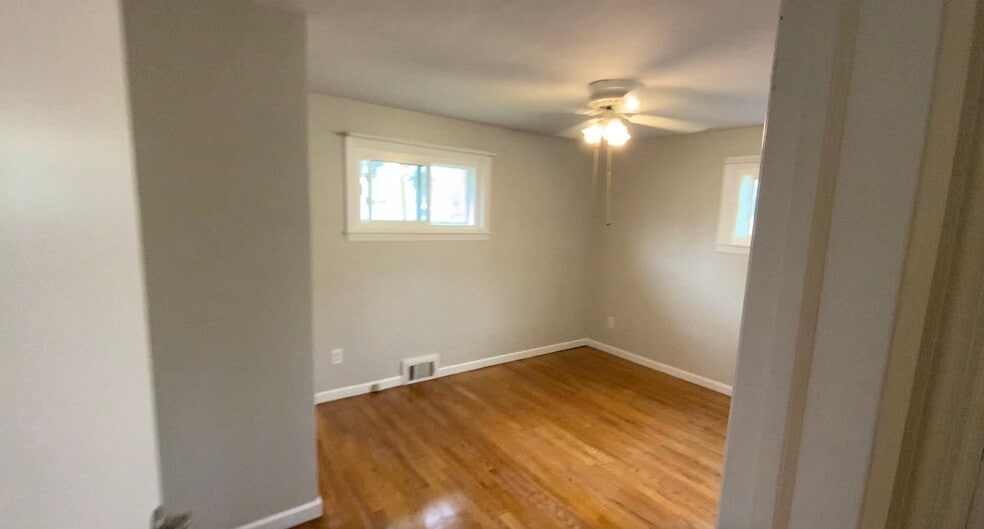 Building Photo - 73 Kenway Dr