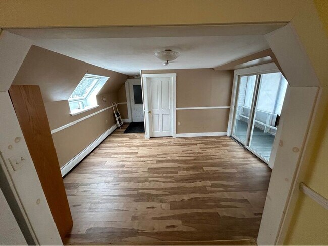 Building Photo - 323 Pine St