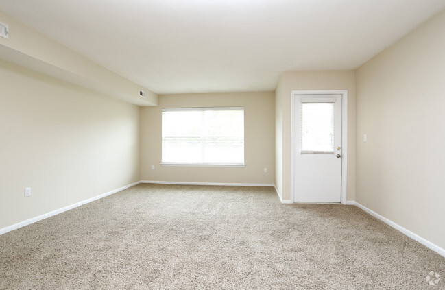 1BR, 1BA - 777sf Spruce- Living Area - Honeytree Apartments