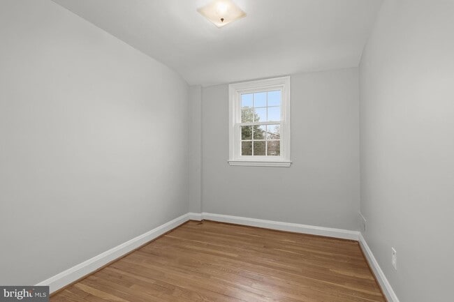 Building Photo - 8336 Wyton Rd