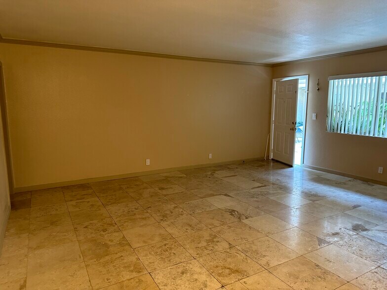 Living Room - 4358 Mammoth Ave