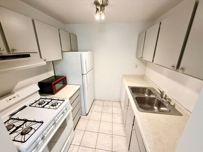 Building Photo - 495 E Creekside Cir
