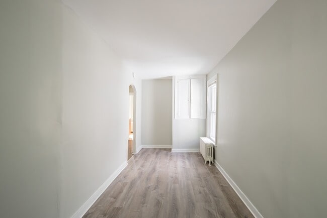 Building Photo - 1327 1st St