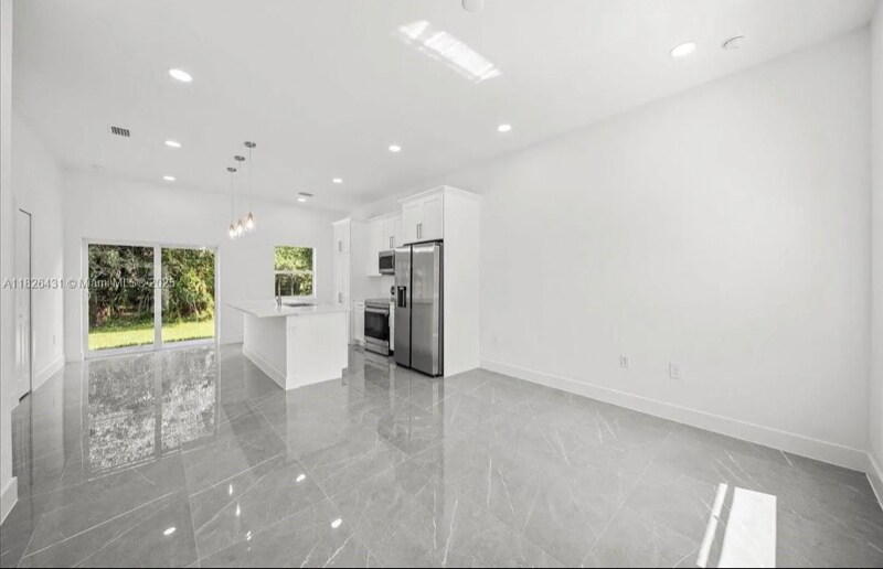 Building Photo - 134 Fox Ave