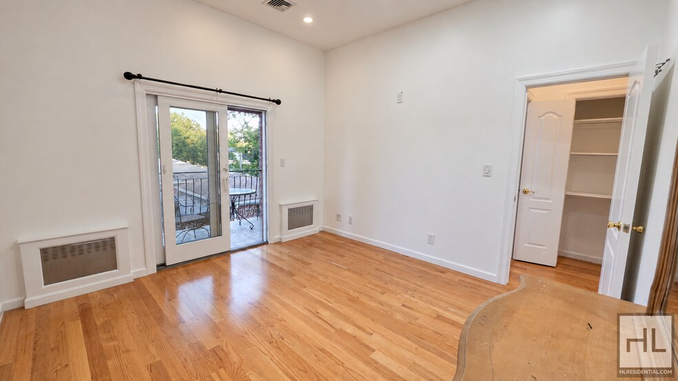 Building Photo - Bright Whitestone 3-Bedroom with Vaulted Ceilings & a Covered Balcony