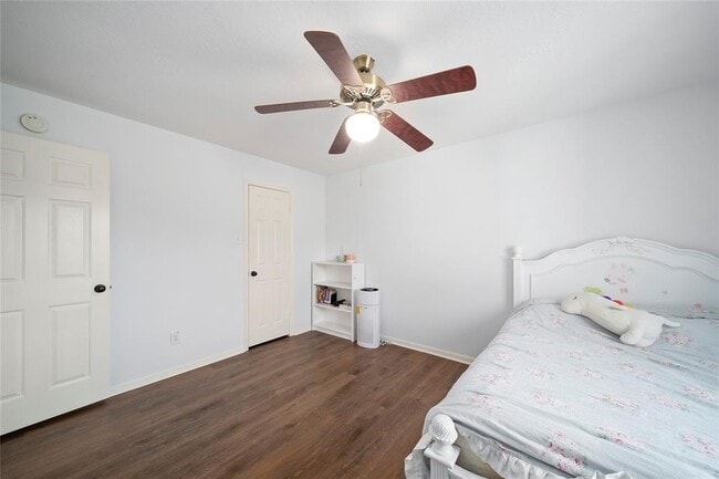 Building Photo - 2111 Scenic Hollow Ct