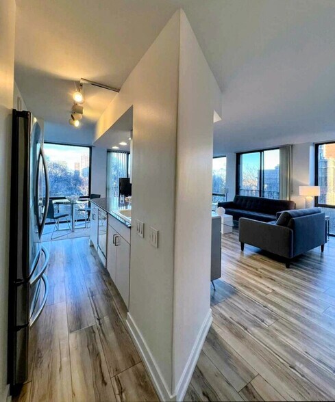 Building Photo - 345 W Fullerton Pky