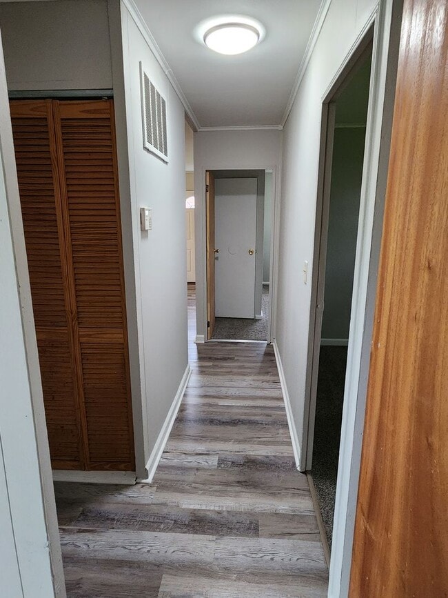 Building Photo - 3 Bedroom Home