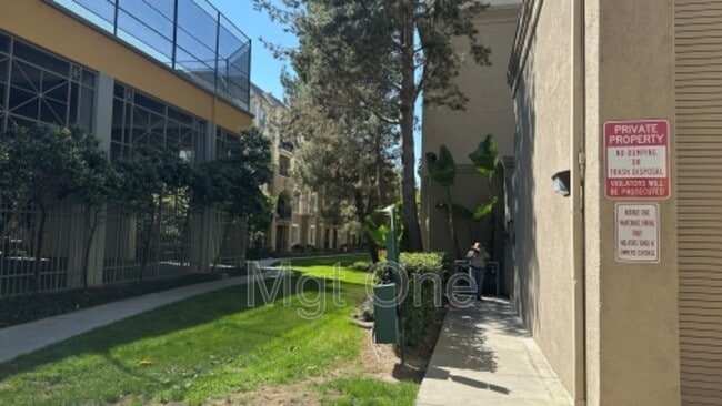 Building Photo - 2379 Scholarship