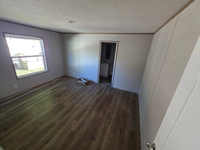 Building Photo - 304 Landrey Dr