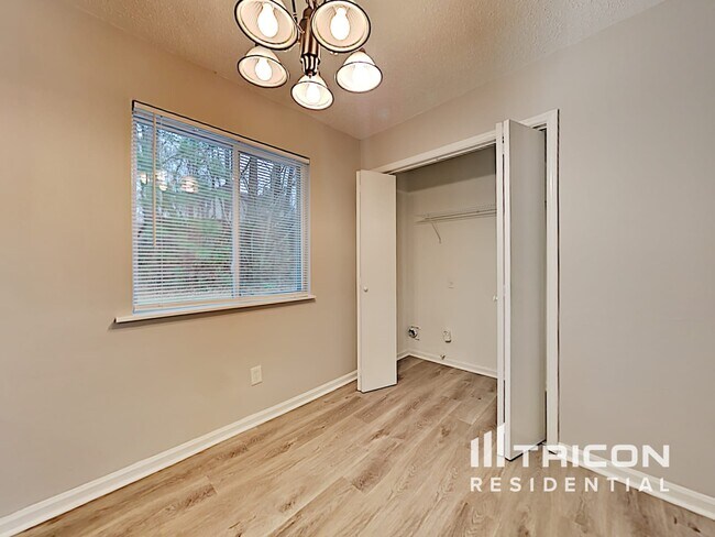 Building Photo - 1027 Chapman Cir