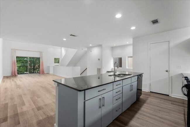 Building Photo - 2453 Wentworth St