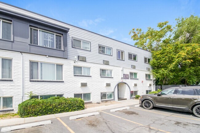 Building Photo - 2 Bedroom/1 Bathroom unit in Salt Lake City