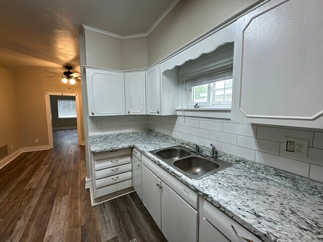 Primary Photo - 817 SE 18th St