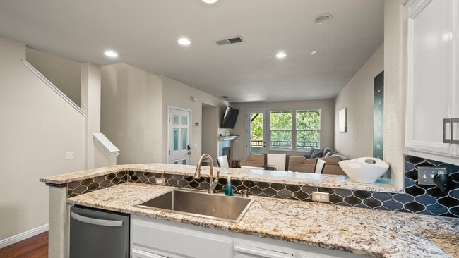 Building Photo - 2862 Pearblossom Dr