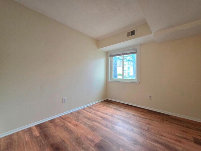 Building Photo - 3808 Laramie Pl