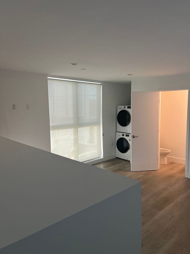 Building Photo - Modern - 2 Story Loft