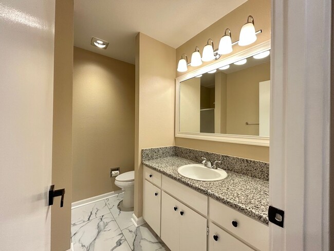 Building Photo - Serene 2 Bed, 2 Bath Updated Hidden Gem!