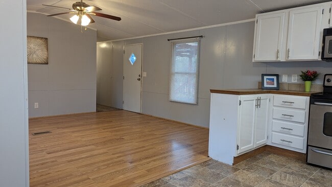 Building Photo - 106 Sumac Ln