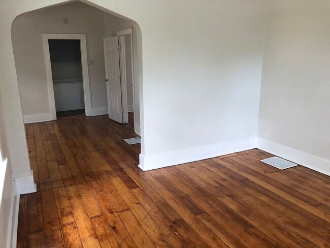 Building Photo - Renovated 2BR House.