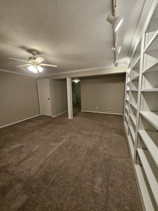 Building Photo - 9459 Timber View Dr