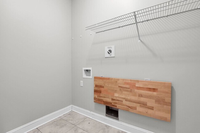 Building Photo - Spacious 4BR/3BA Pooler Home – Lagoon Views, Prime Location