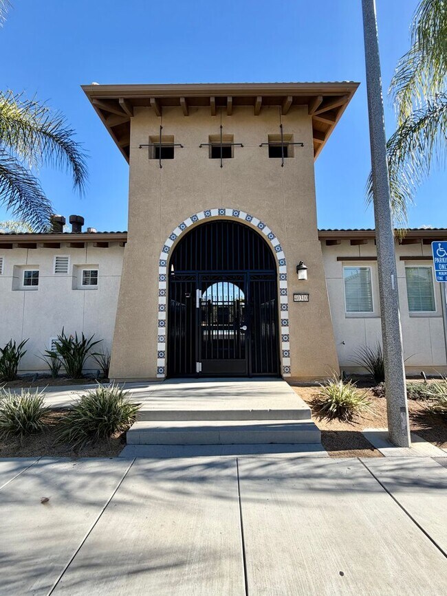 Building Photo - Move-In Ready 2 Bedroom 2.5 Bathroom Condo with LOFT & 2 Car Garage