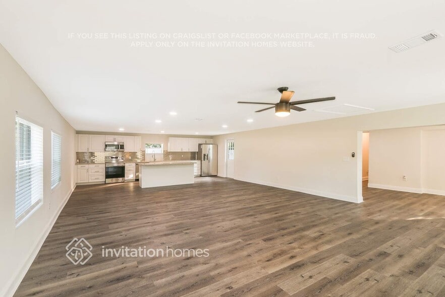 Building Photo - 4000 Marlin Dr SE