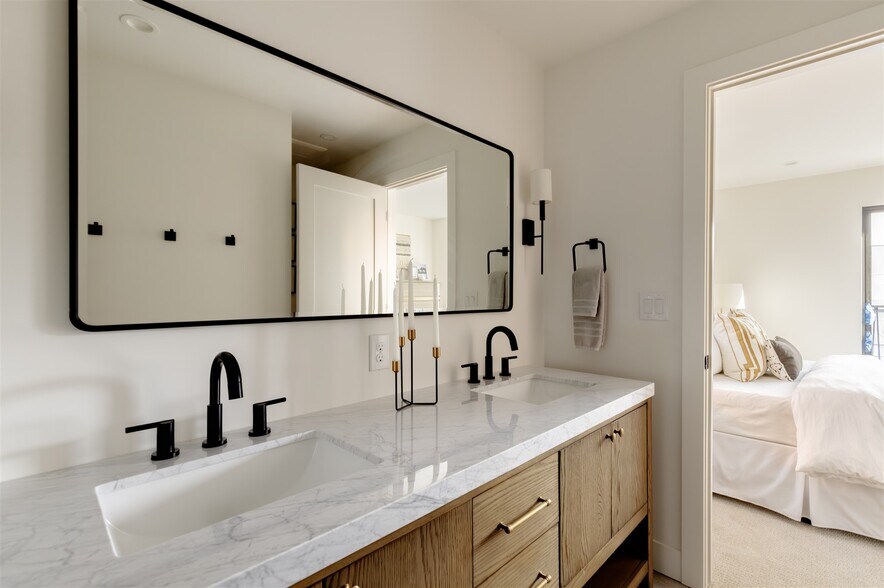 Building Photo - 1755 N Williams St