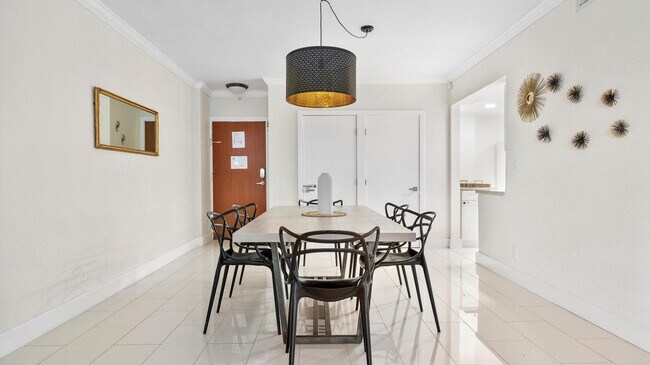 Building Photo - 3901 S Ocean Dr