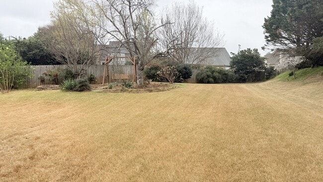 Building Photo - Beautiful backyard