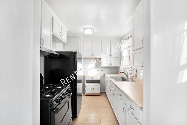 Building Photo - 1040 Flora St