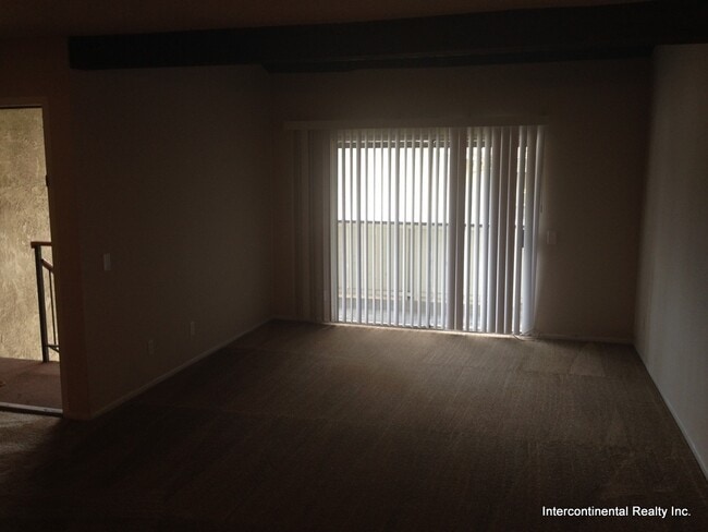 Building Photo - Upstairs Condo with Balcony