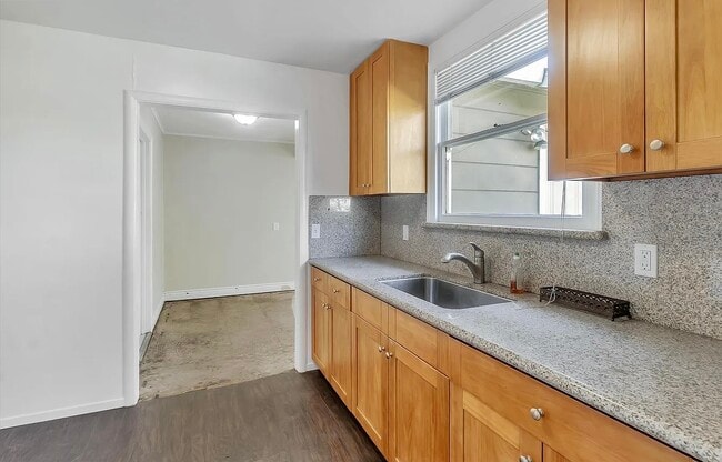 Building Photo - SINGLE FAMILY HOME