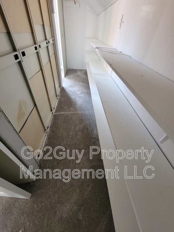 Building Photo - 23331 Oak St