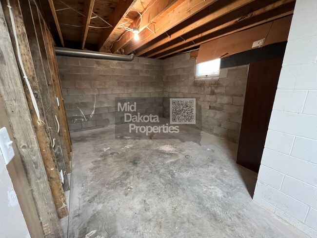 Building Photo - 404 S Minnesota- 4 Bedroom, 2 Bathroom House