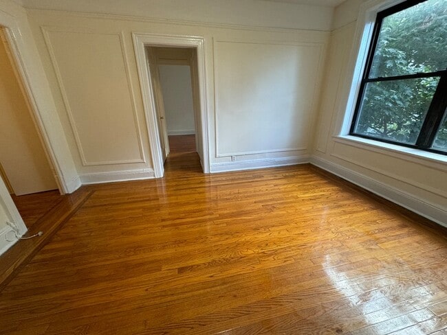 Building Photo - 31-14-31-35 35th St