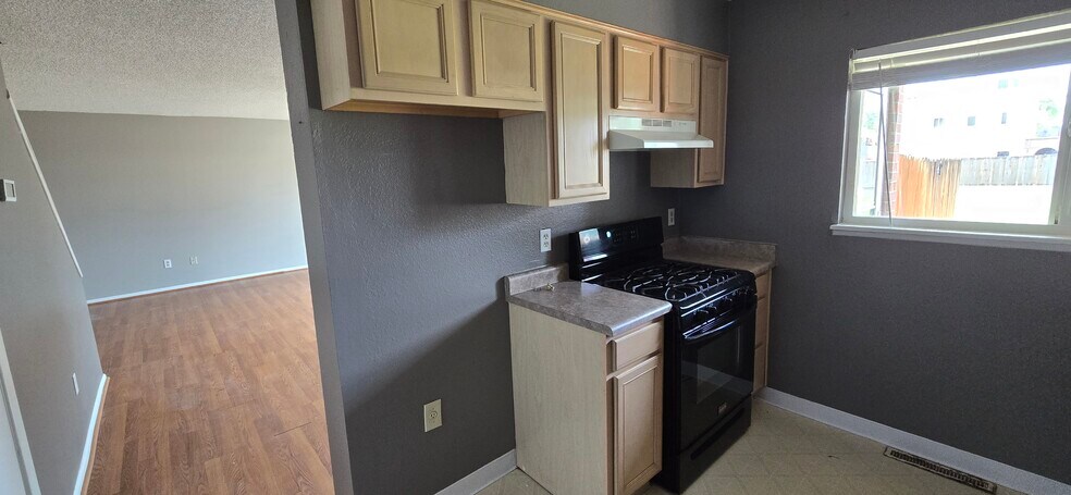 Building Photo - 8047 Wolff St