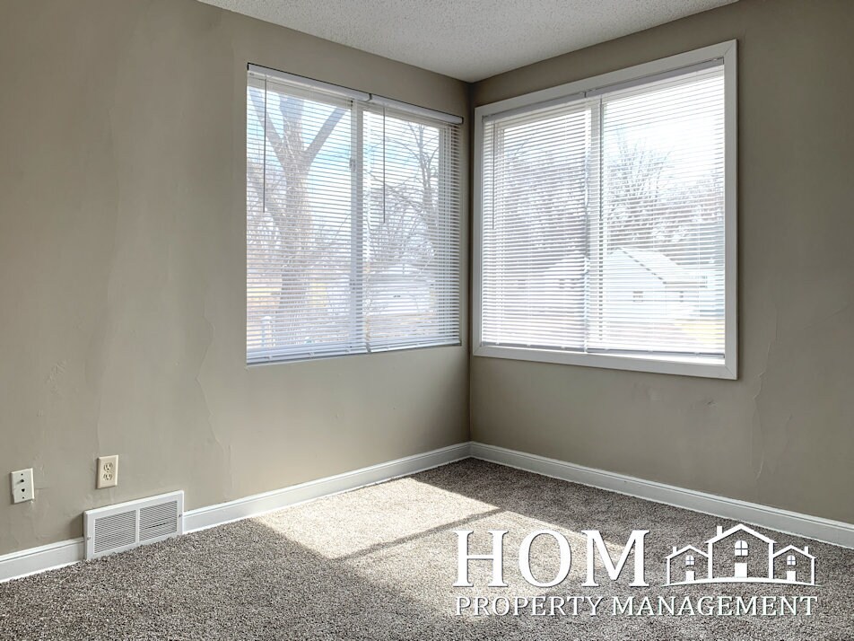 Building Photo - 513 W 11th St