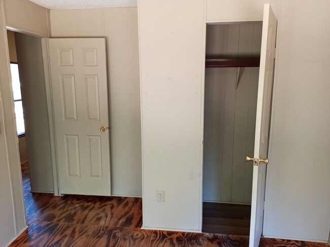 Building Photo - 231 Melody Ln