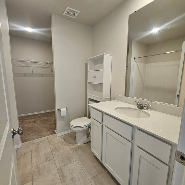 Building Photo - Move-In Ready 3 Bed, 2.5 Bath Home in Desirable Port Orchard Neighborhood